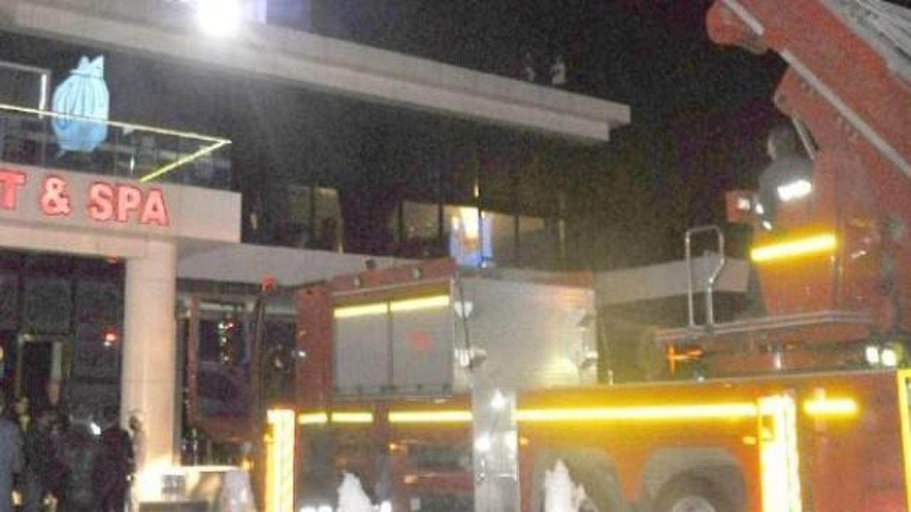 Otelde çıkan yangında 150 kişi mahsur kaldı