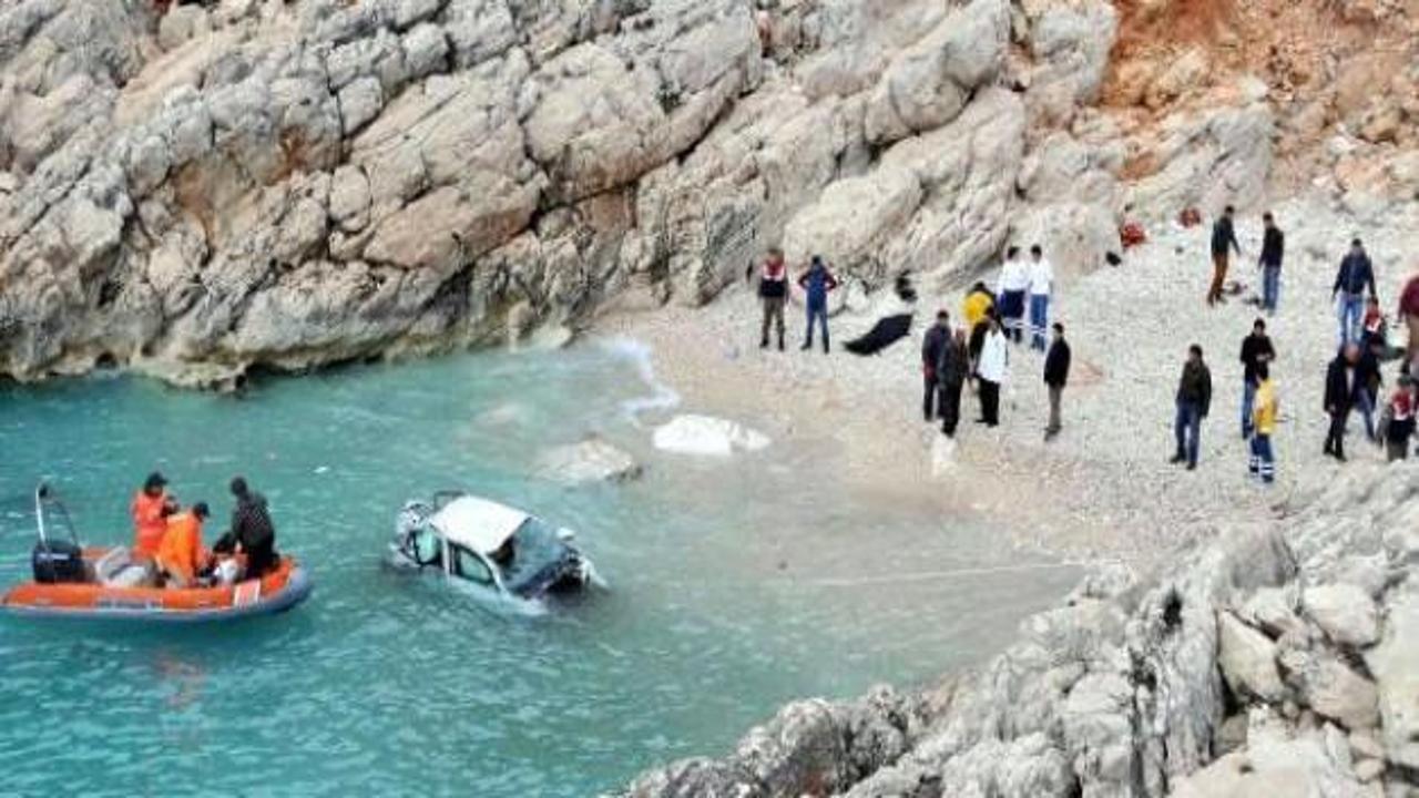 Otomobil denize uçtu! Aynı aileden 3 kişi öldü