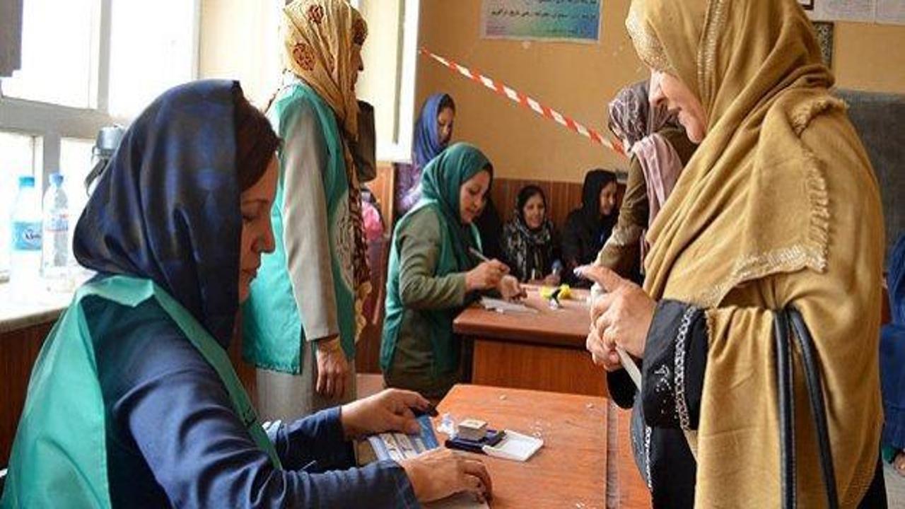 Afganistan'da oy sayımı sürüyor