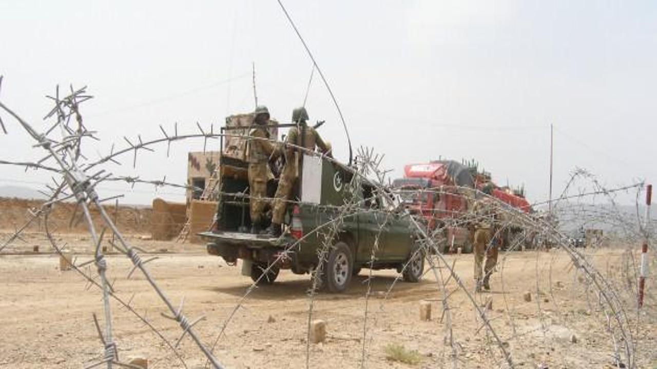Pakistan ile Afganistan arasında sınır gerilimi