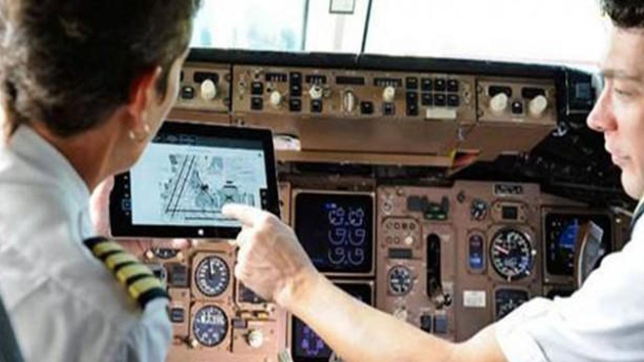 Pilotlara uçuş kiti yerine Surface 2