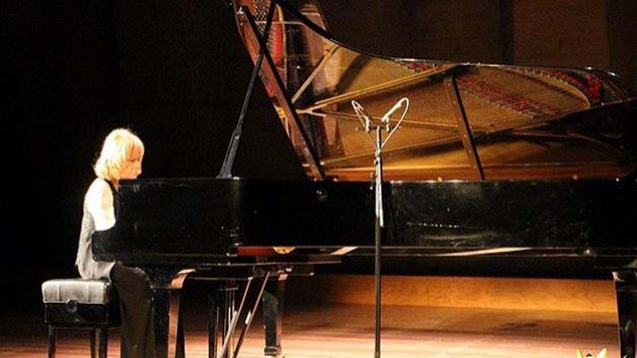 Piyanist İdil Biret'ten UNESCO'da piyano resitali