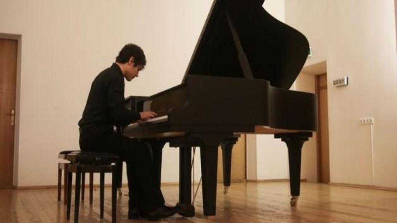 'Piyano dehası' genç Türkiye için çaldı
