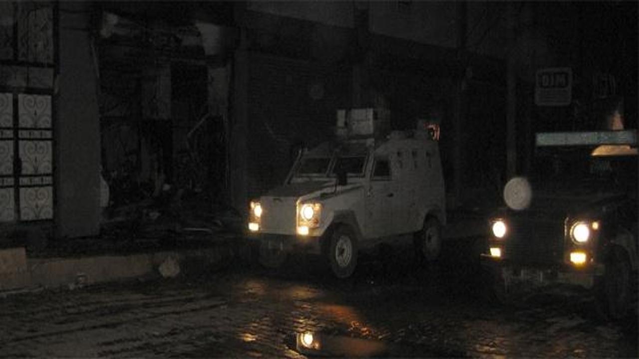 PKK, Silopi'de bir marketi ateşe verdi