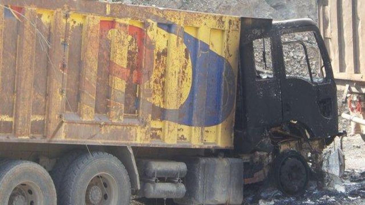 Silahlı teröristler beton mikseri kamyonu yaktı