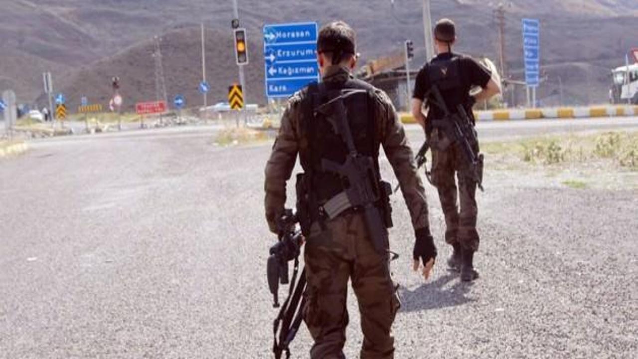 PKK'lı teröristler minibüse saldırdı: 1 yaralı