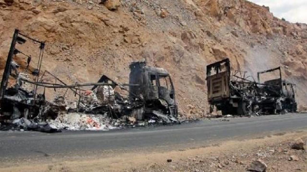 PKK'lılar, 4 aracı ateşe verdi