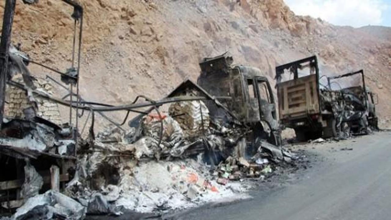PKK'lılar Tendürek'te 3 araç yaktı
