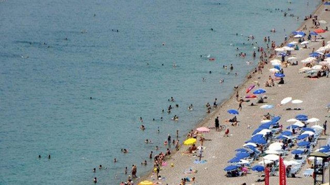 Antalya'da sıcak ve nemli hava bunalttı