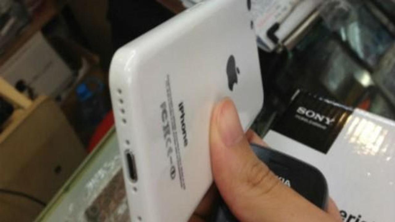iPhone 5C kılıfları şimdiden satışa çıktı