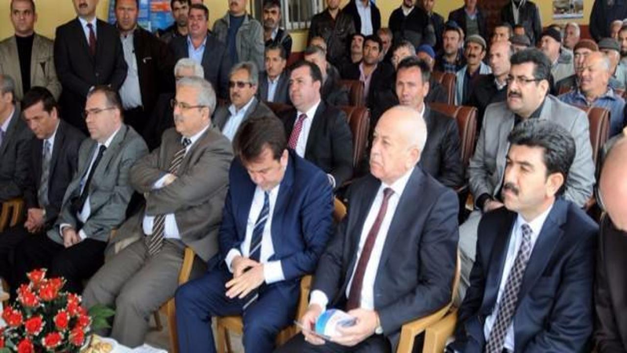 Plastikler protokole, deri koltuklar vatandaşa