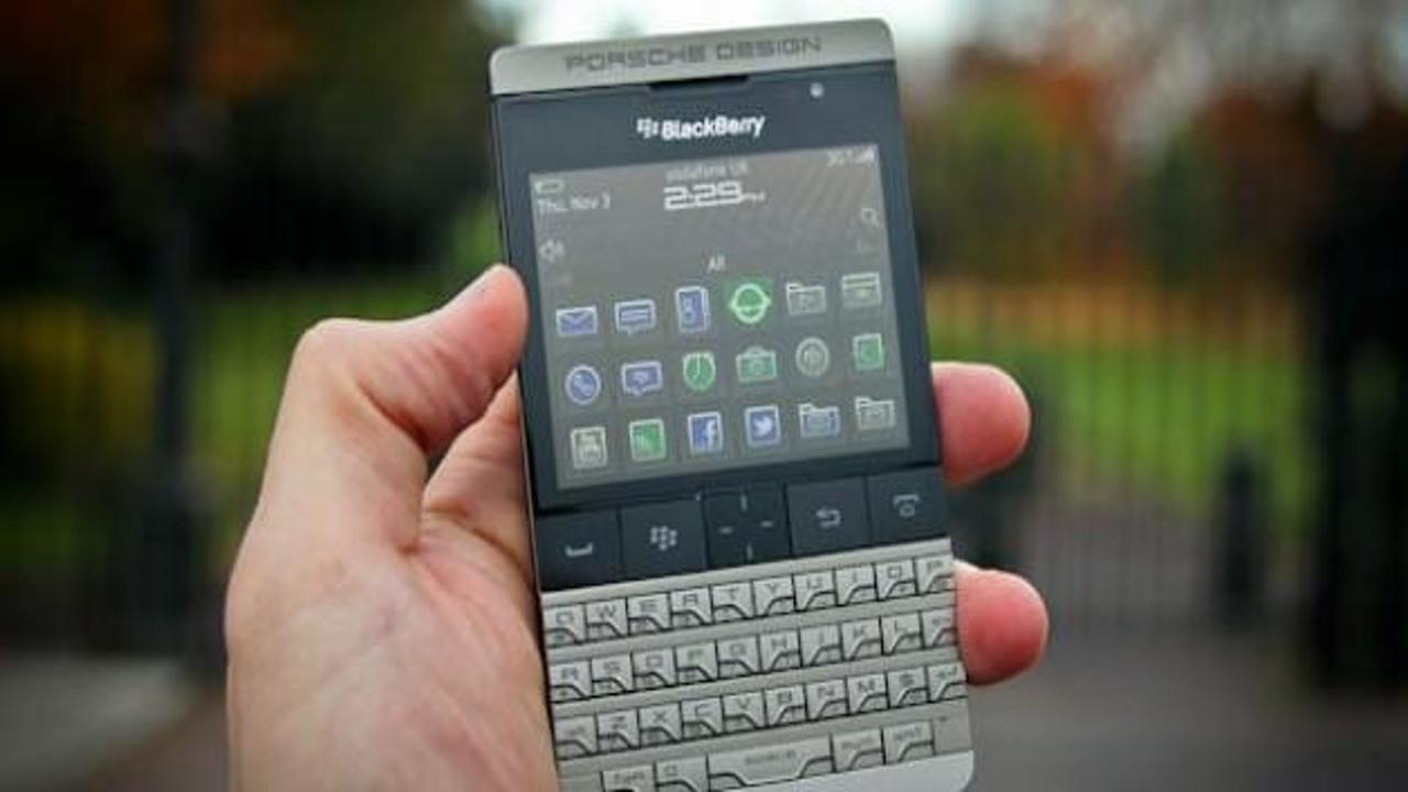 Porsche Design BlackBerry P9883 duyuruldu