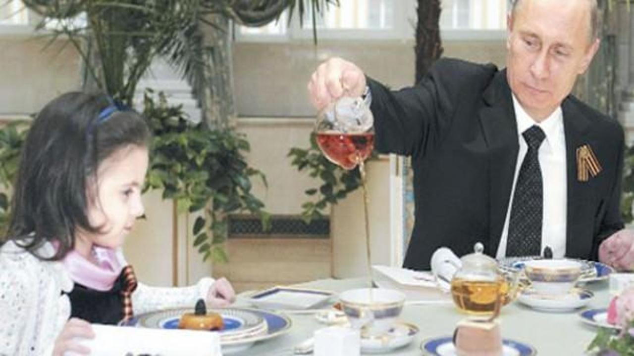 Putin Türk çayı içecek