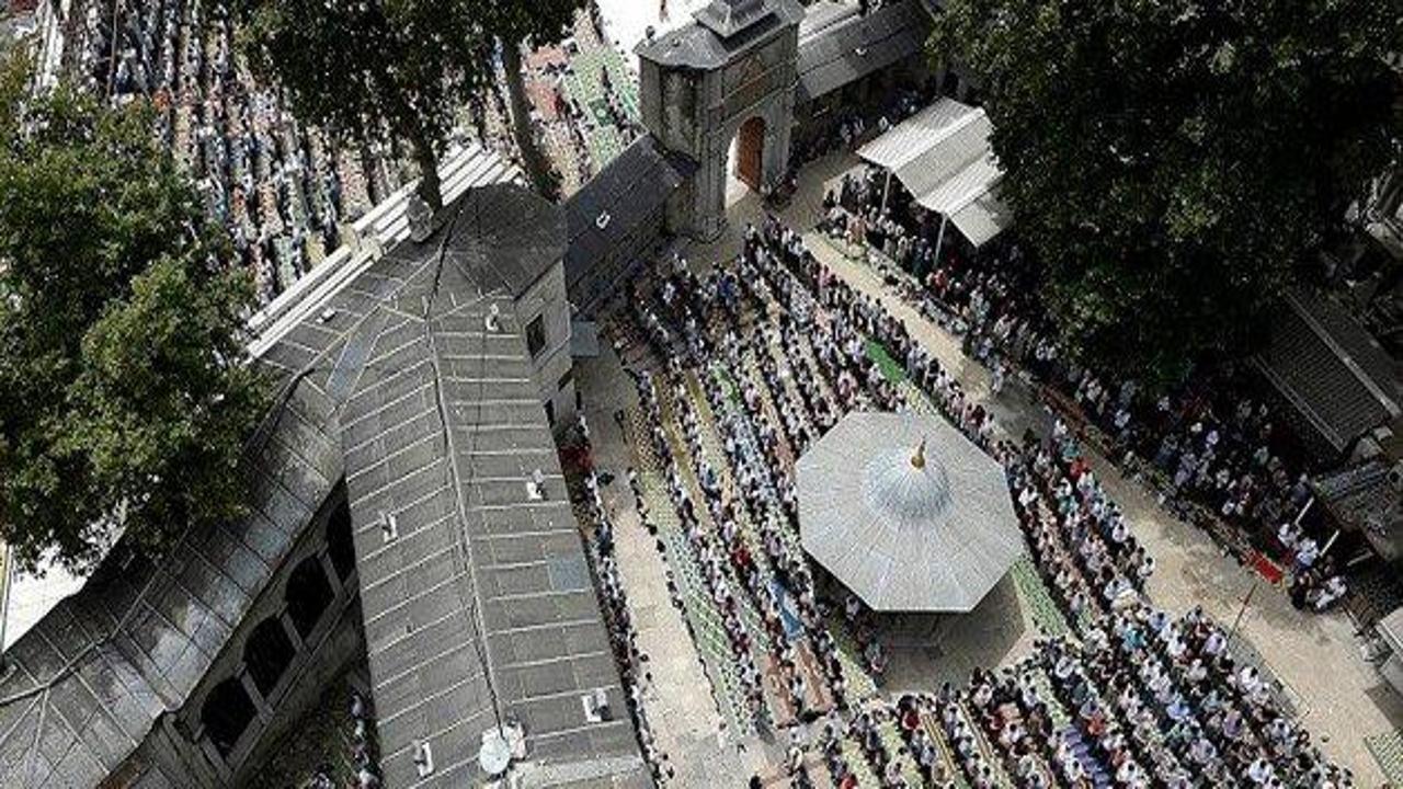 Ramazan &ouml;ncesi Ey&uuml;p Camii doldu taştı