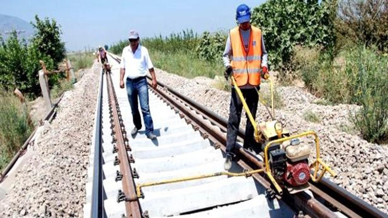 Raylardan çıkan traversler, mesire alanlarını süslüyor
