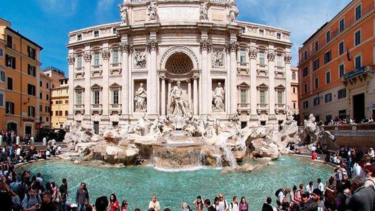 Roma'nın ünlü "Aşk Çeşmesi" kapandı