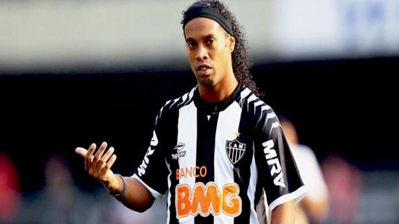 Ronaldinho futbolu bırakıyor mu? Açıkladı