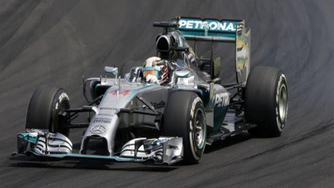 Rosberg, Hamilton'a geçit vermedi
