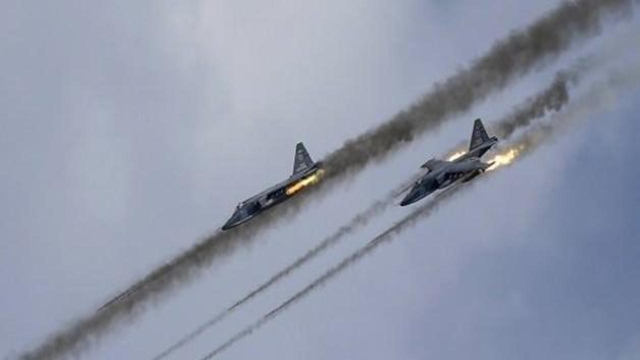 Rus jetleri Rakka'yı vurdu!