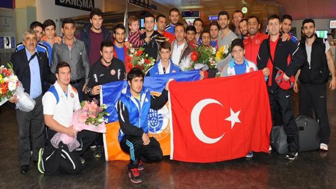 Şampiyon grekoromenciler, Türkiye'ye geldi