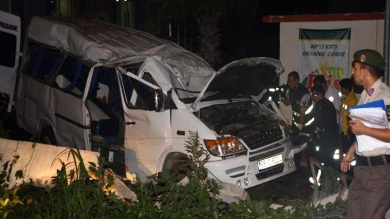 Samsun'da minibüs takla attı: 2 ölü