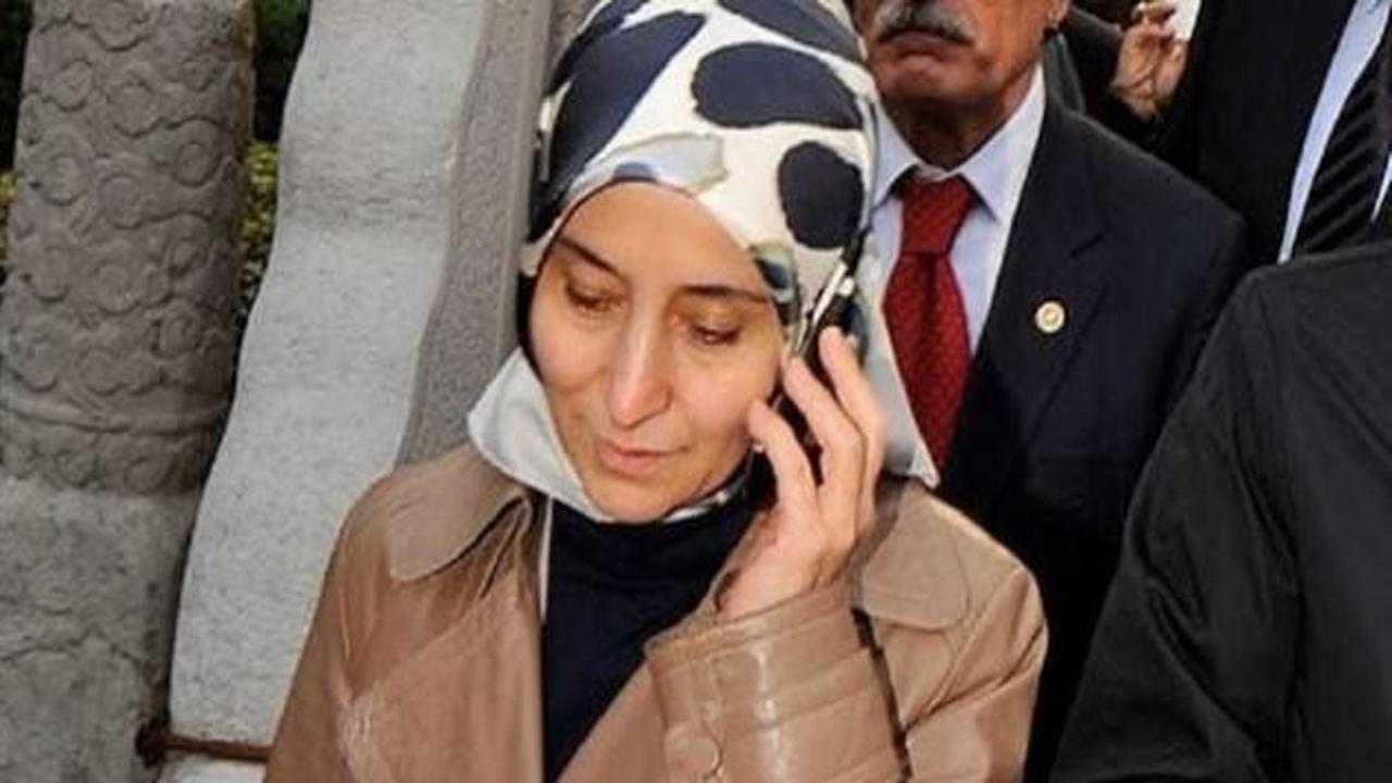  Davutoğlu'ndan Emine Erdoğan'a tebrik telefonu