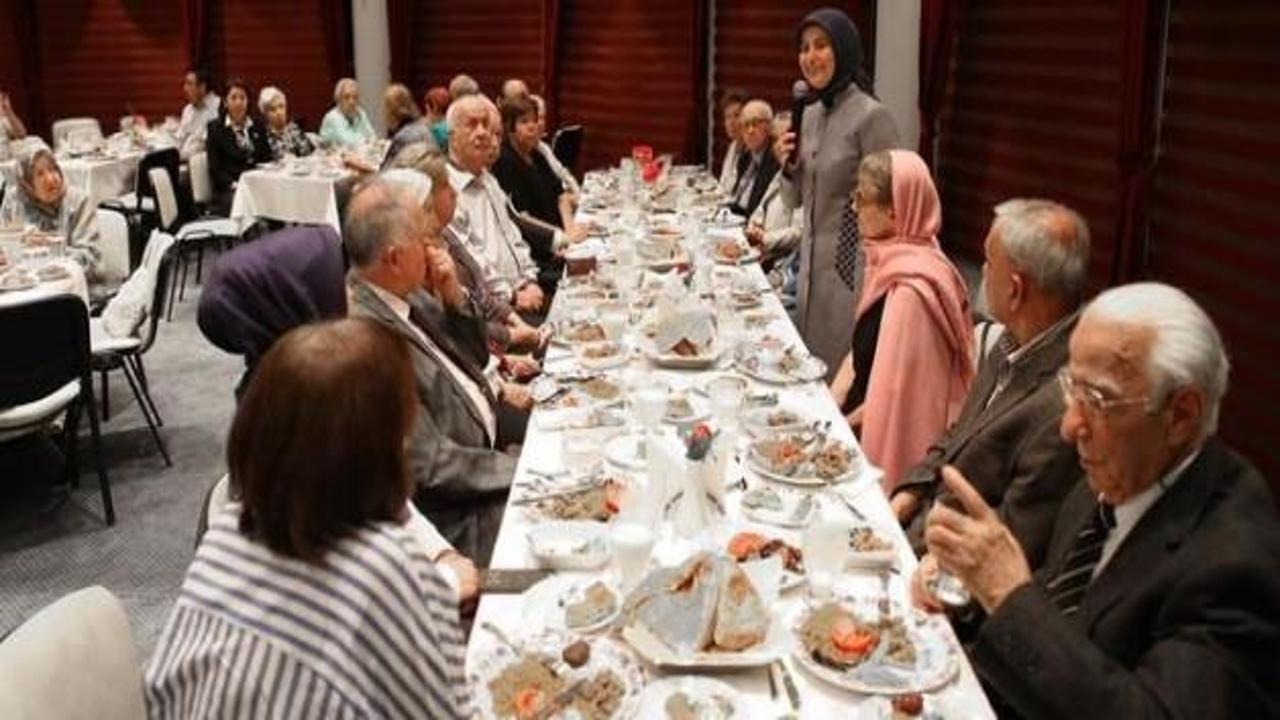 Sare Davutoğlu'ndan huzurevinde iftar