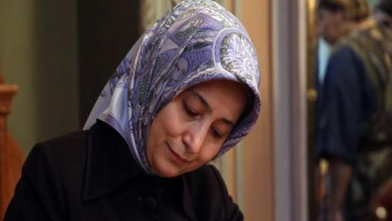 Sare Davutoğlu'ndan Özgecan'ın annesine telefon