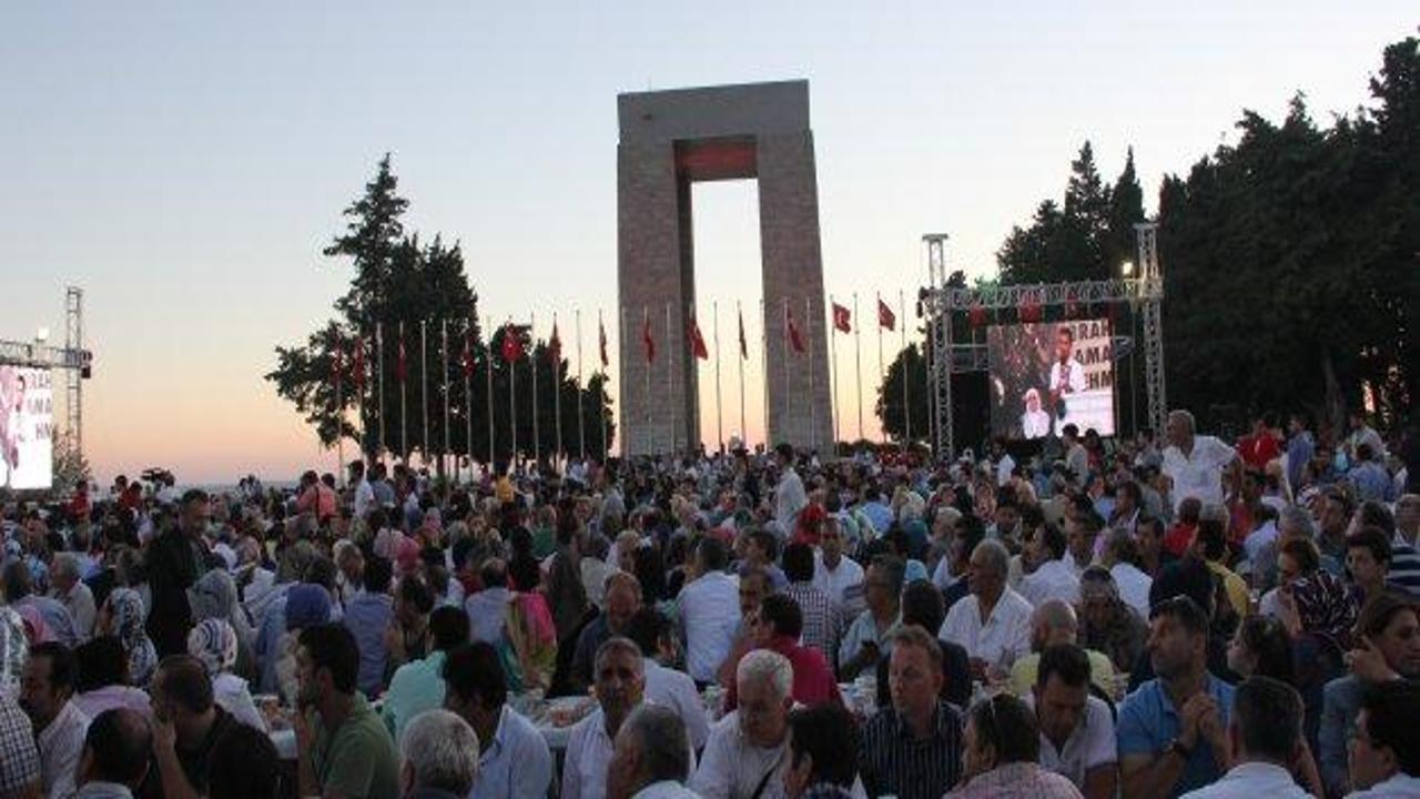 Şehitlikte buğday &ccedil;orbasıyla iftar