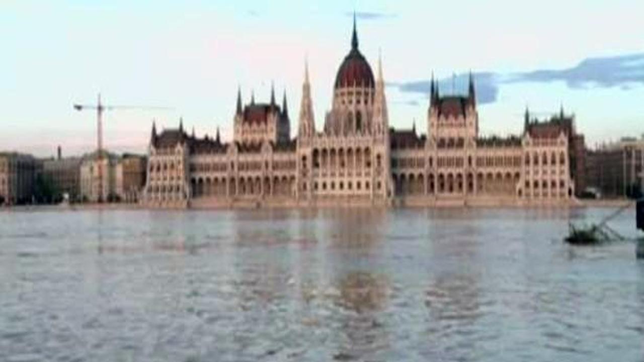 Sel suları parlamento binasına ulaştı