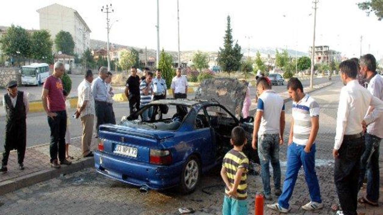 Seyir halindeki otomobil alev topuna d&ouml;nd&uuml;