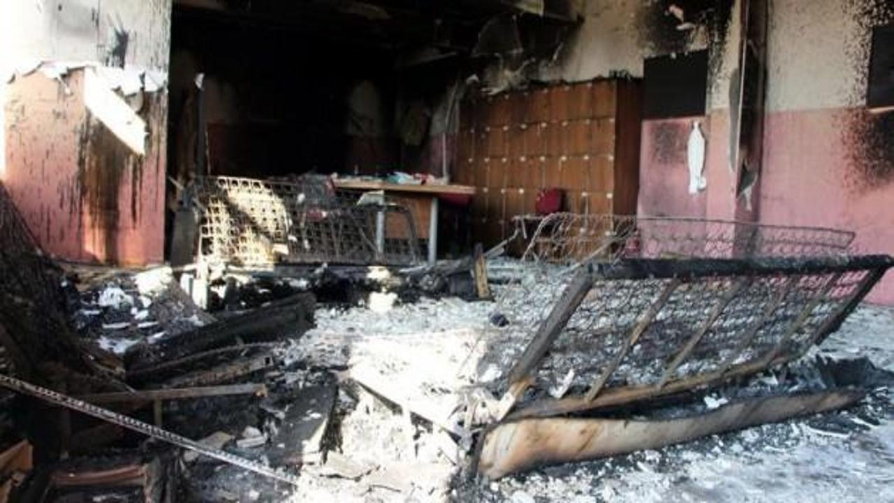 Silopi'de bir okul ateşe verildi