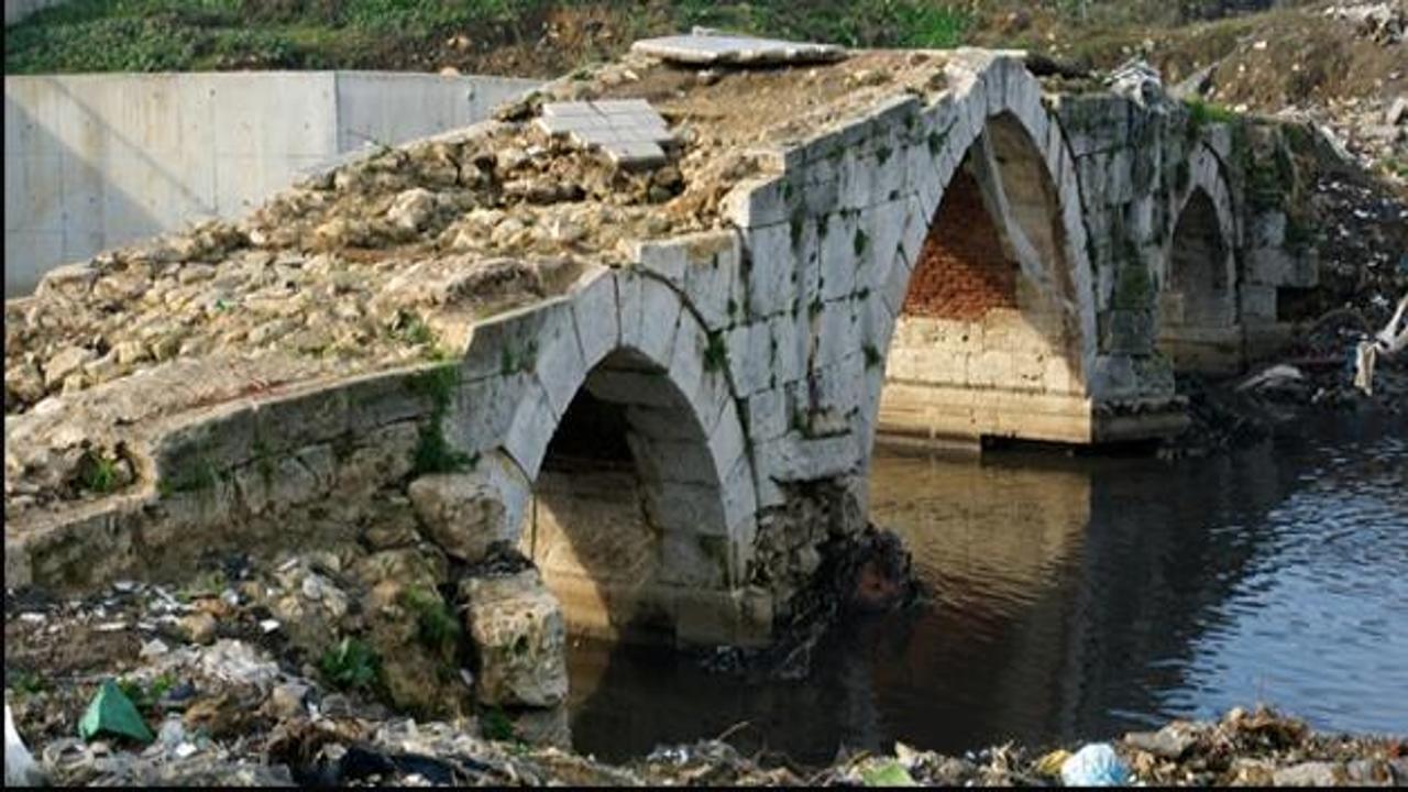 Sinan'ın 5 asırlık köprüsünü ihmal vurdu