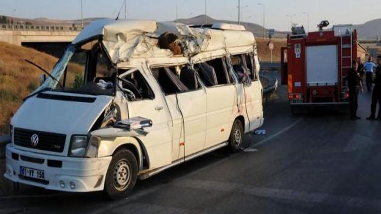 Sivas'ta feci kaza: 3 ölü, 14 yaralı