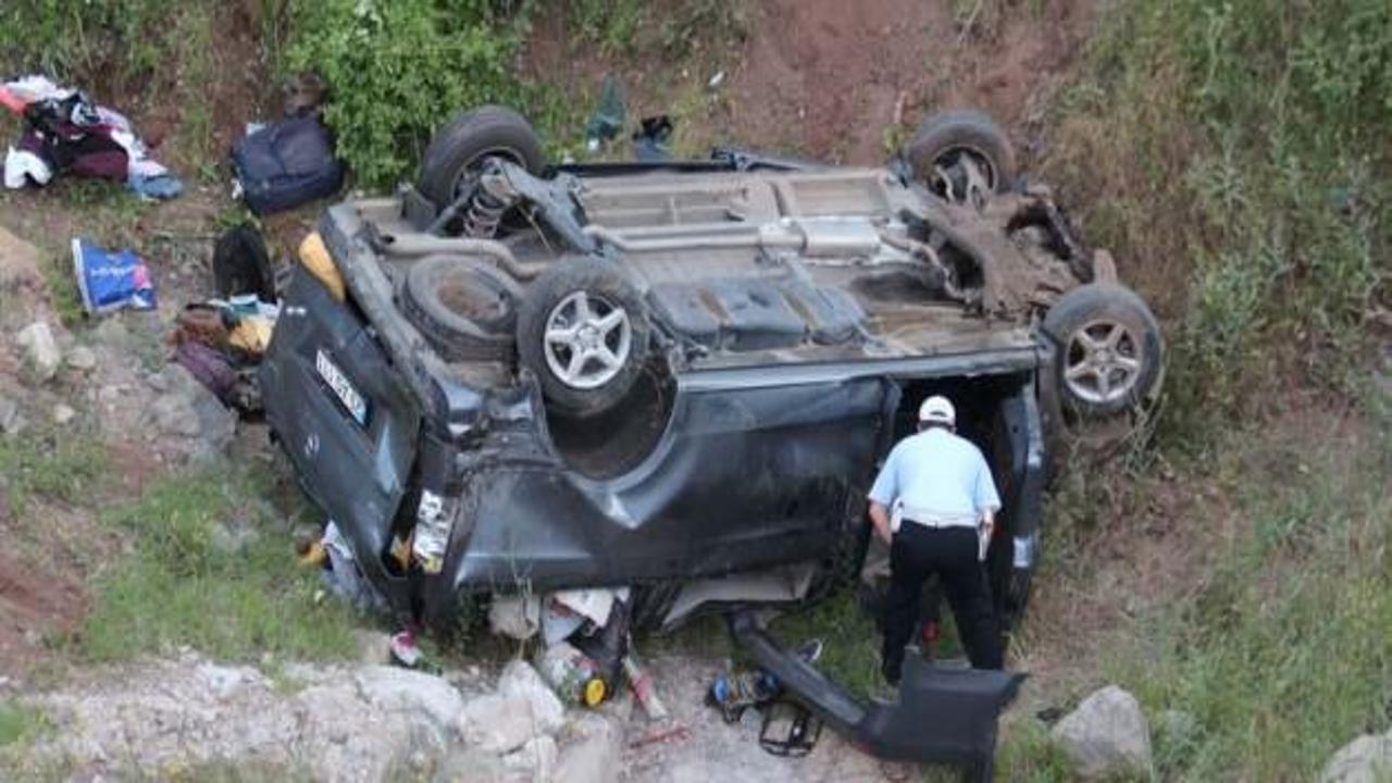 Sivas'ta minib&uuml;s devrildi: 1 &ouml;l&uuml;, 5 yaralı