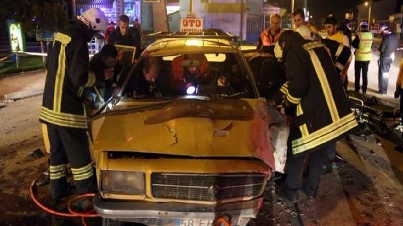 Sivas'ta otomobiller çarpıştı: 2 yaralı