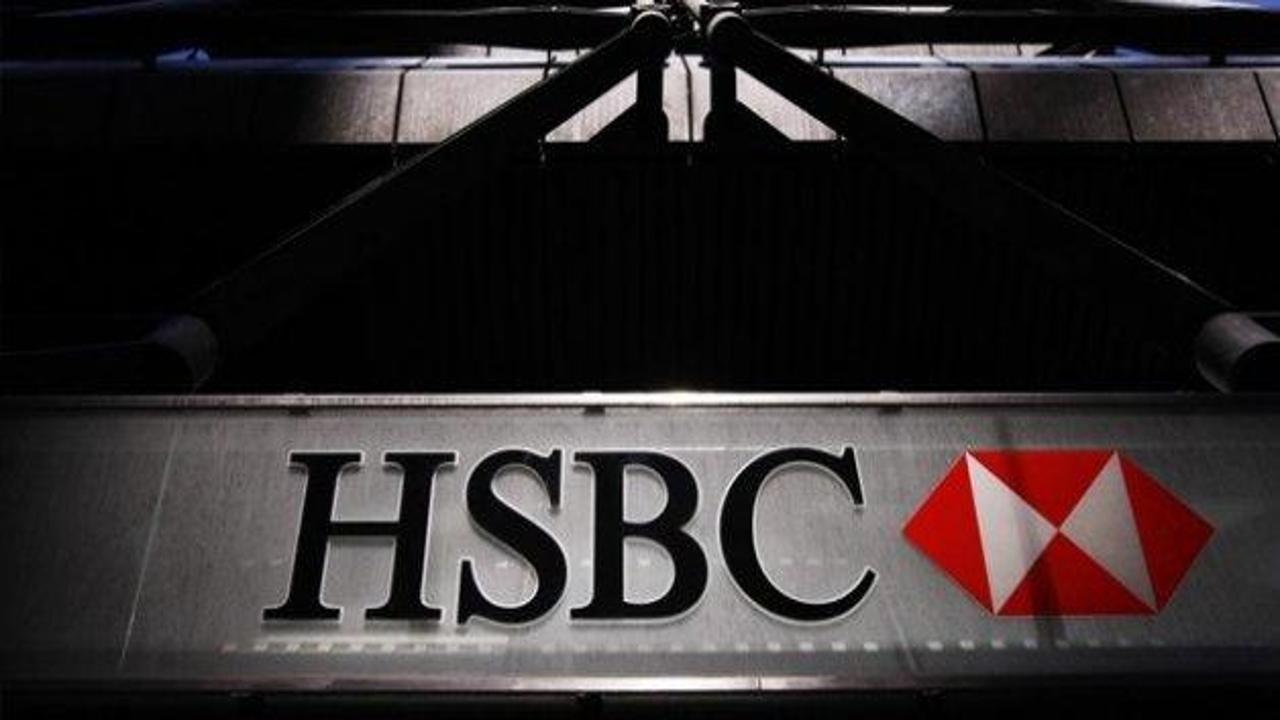 HSBC işe almaları ve ücretleri donduruyor
