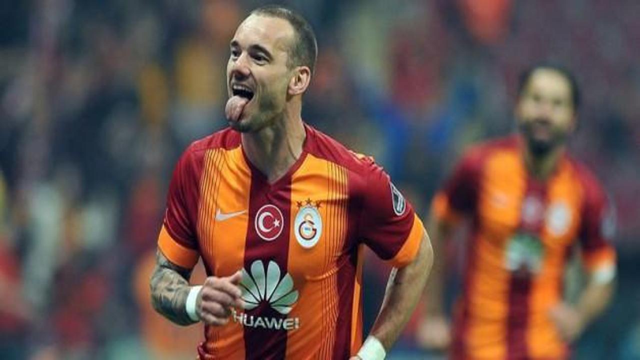 Sneijder gol atarsa Aslan kazanıyor