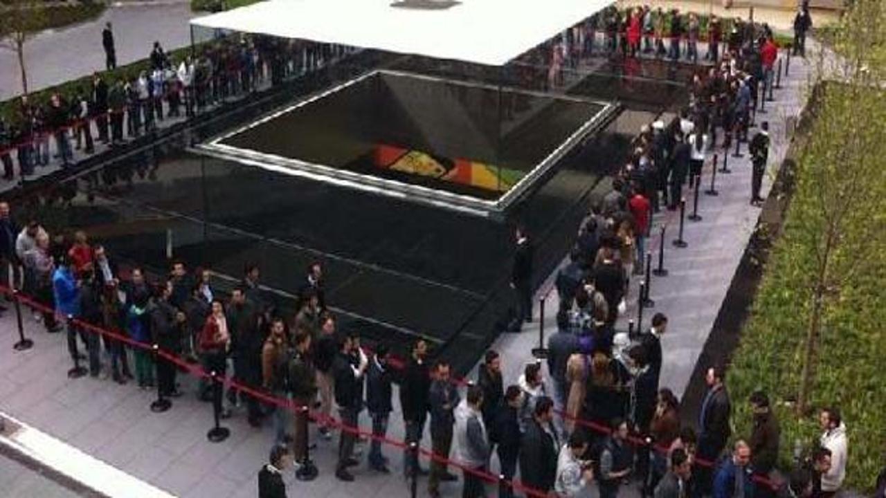 Apple'ın İstanbul mağazasının açılışında kuyruk