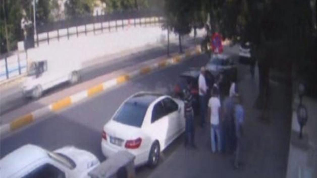 S&ouml;zc&uuml; hedef g&ouml;sterdi, ter&ouml;ristler AA'ya saldırdı