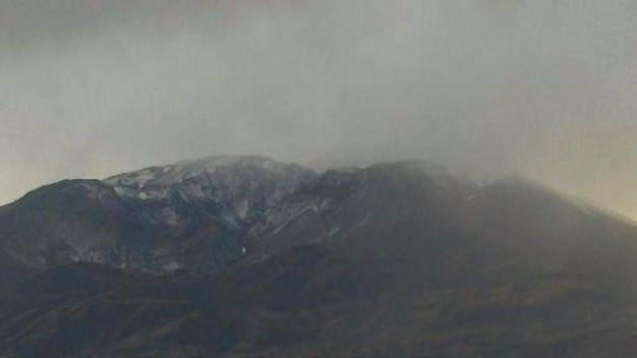 Süphan Dağı'na kar yağdı