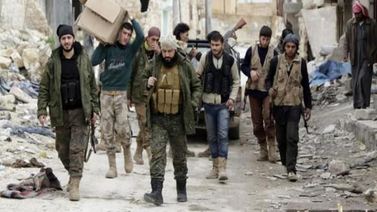 Suriye'de muhalif grup kendini feshetti