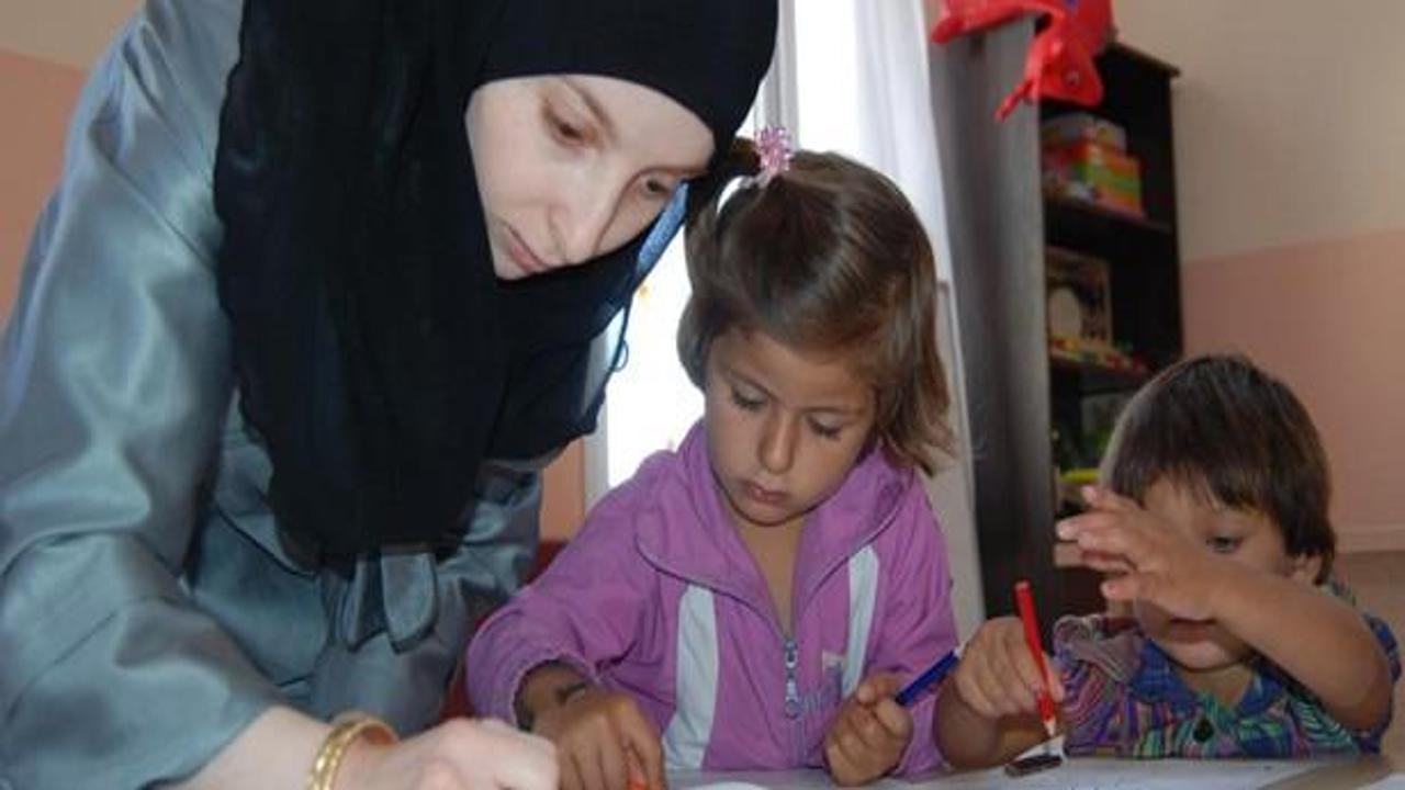 Suriyeli çocuklar için ders zili "buruk" çaldı