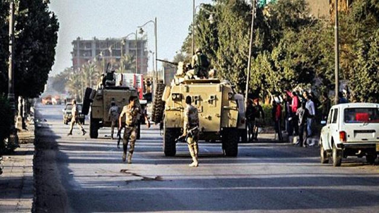 Süveyş'te 2 polis hayatını kaybetti