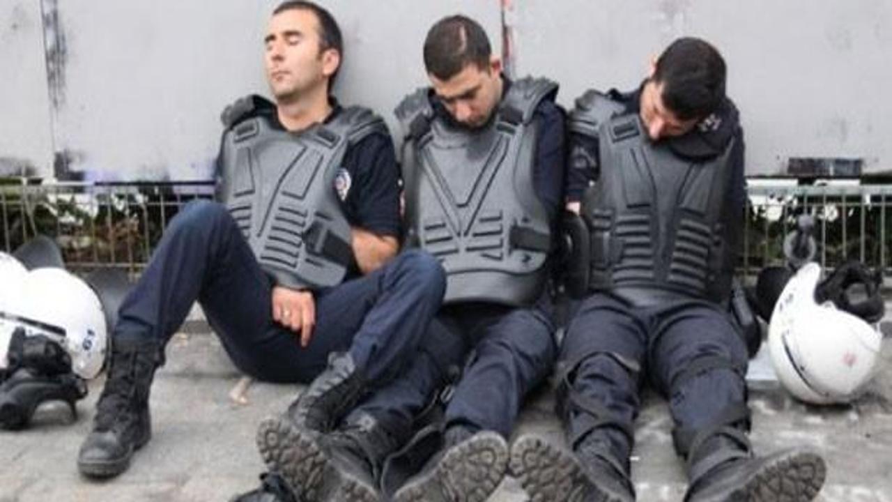 Taksim'deki polislerin iç burkan görüntüleri-Galeri