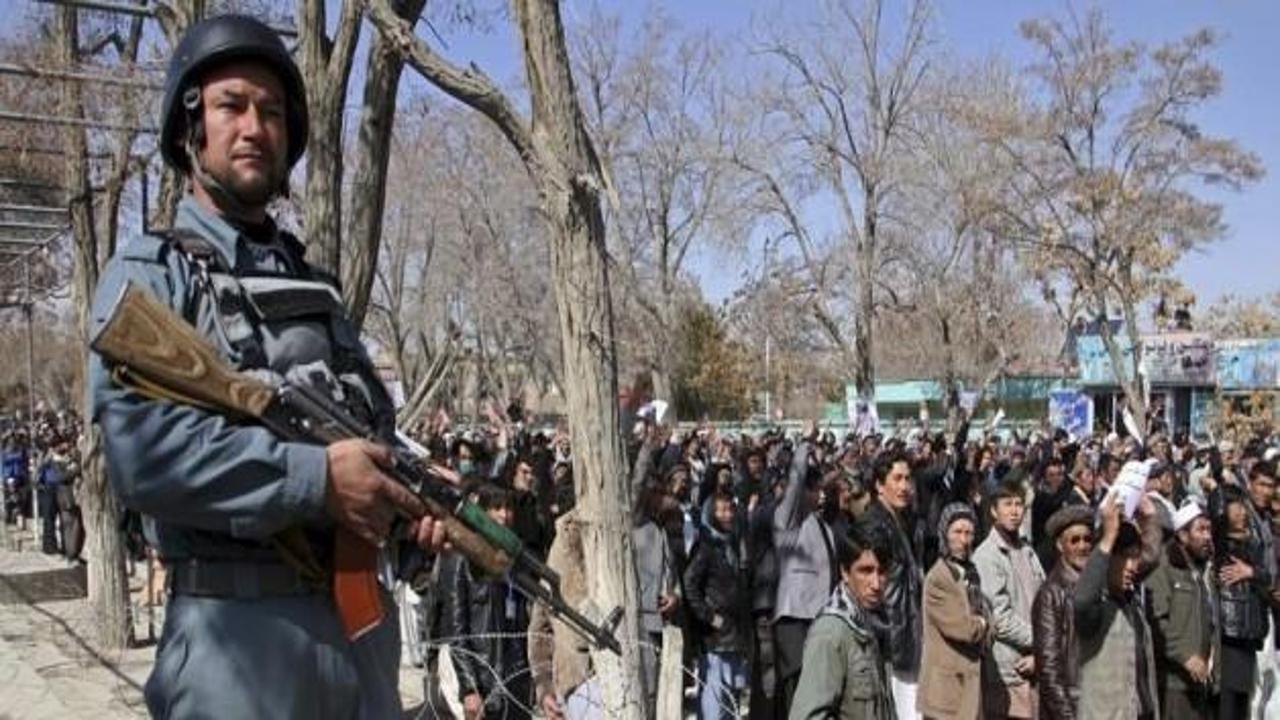 Taliban askerle çatıştı: 4 ölü