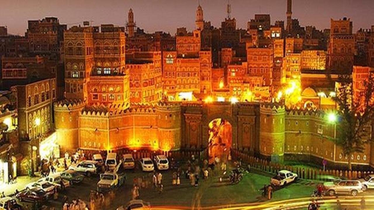 Tarihi Bab el-Yemen'de akşam ezanı akustiği