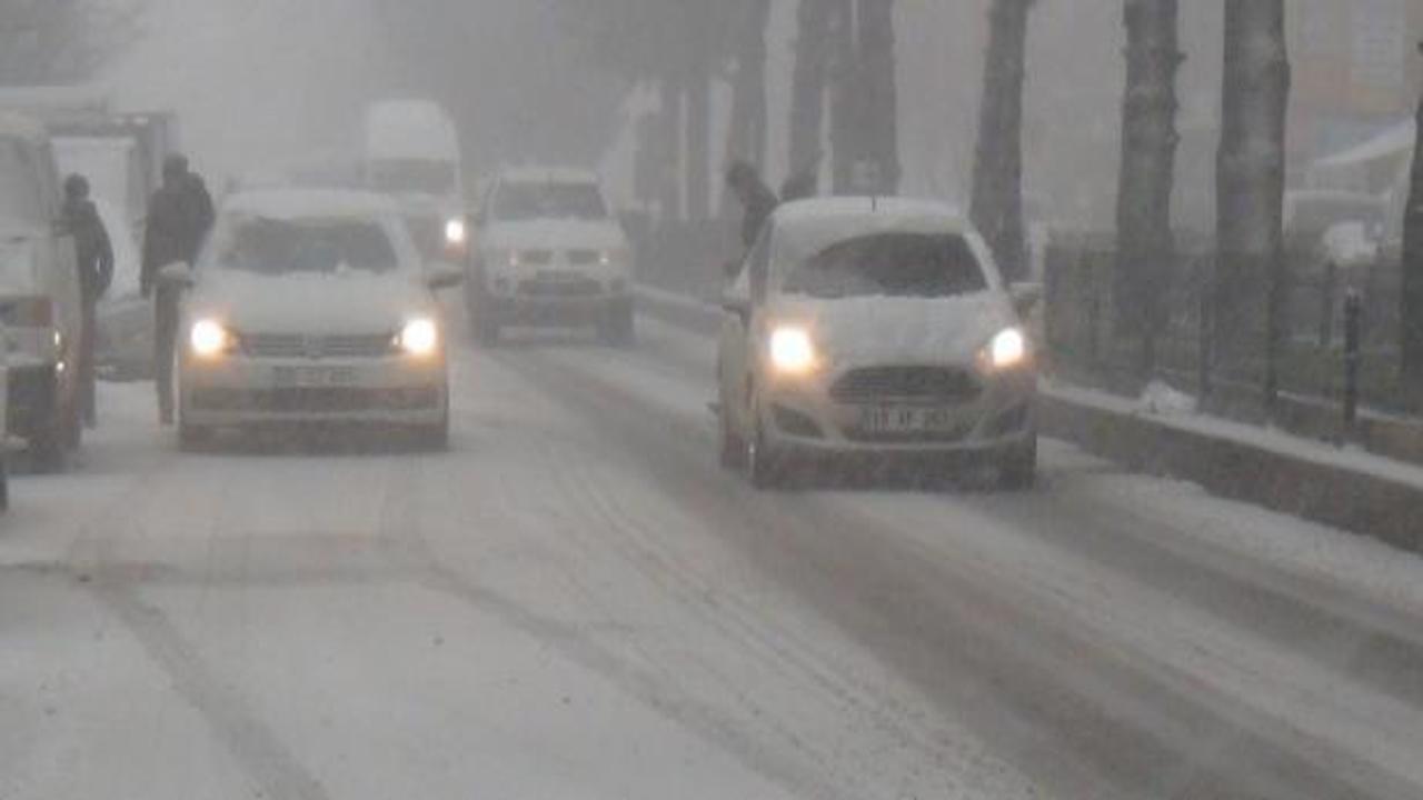 Van ve Bitlis'te kar yağışı etkili oluyor!