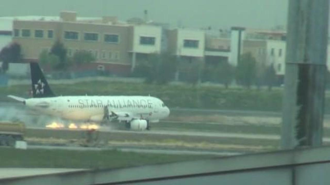 THY u&ccedil;ağının iki g&uuml;n &ouml;nce de camı &ccedil;atlamış