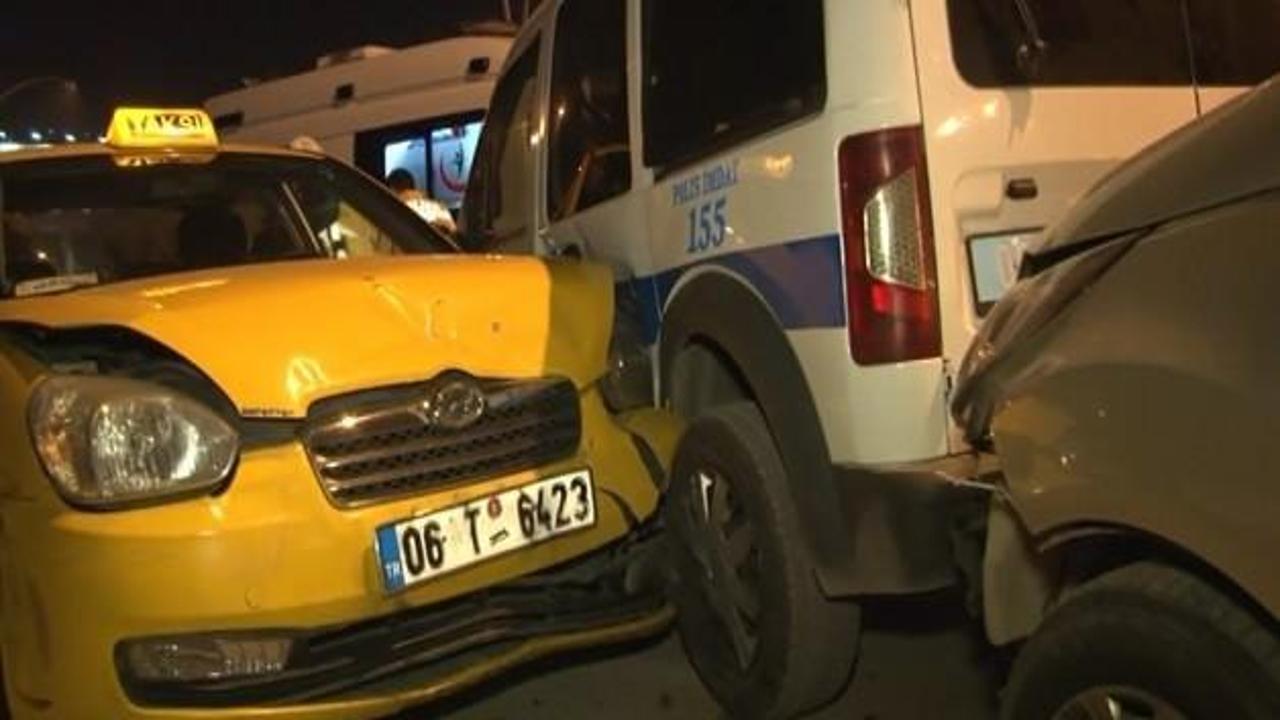 Ticari taksi polise çarptı: 1 yaralı